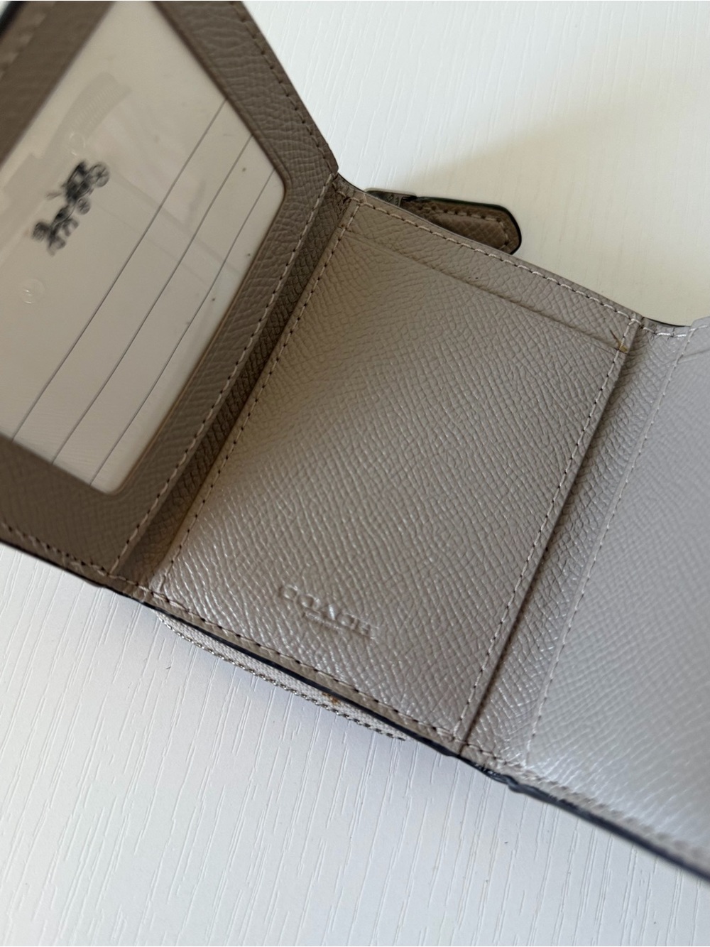 Coach Small Snap / Trifold Wallet - Picture 10 of 12